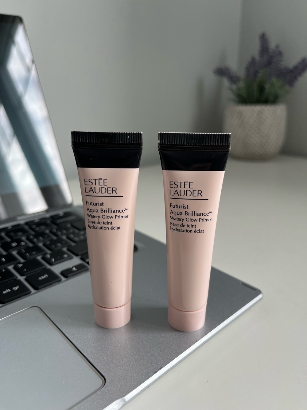 2/25$ Estee Lauder Futurist Aqua Brilliance Watery Glow Primer